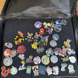 Disney Trading Pins Books 1….3/21/26