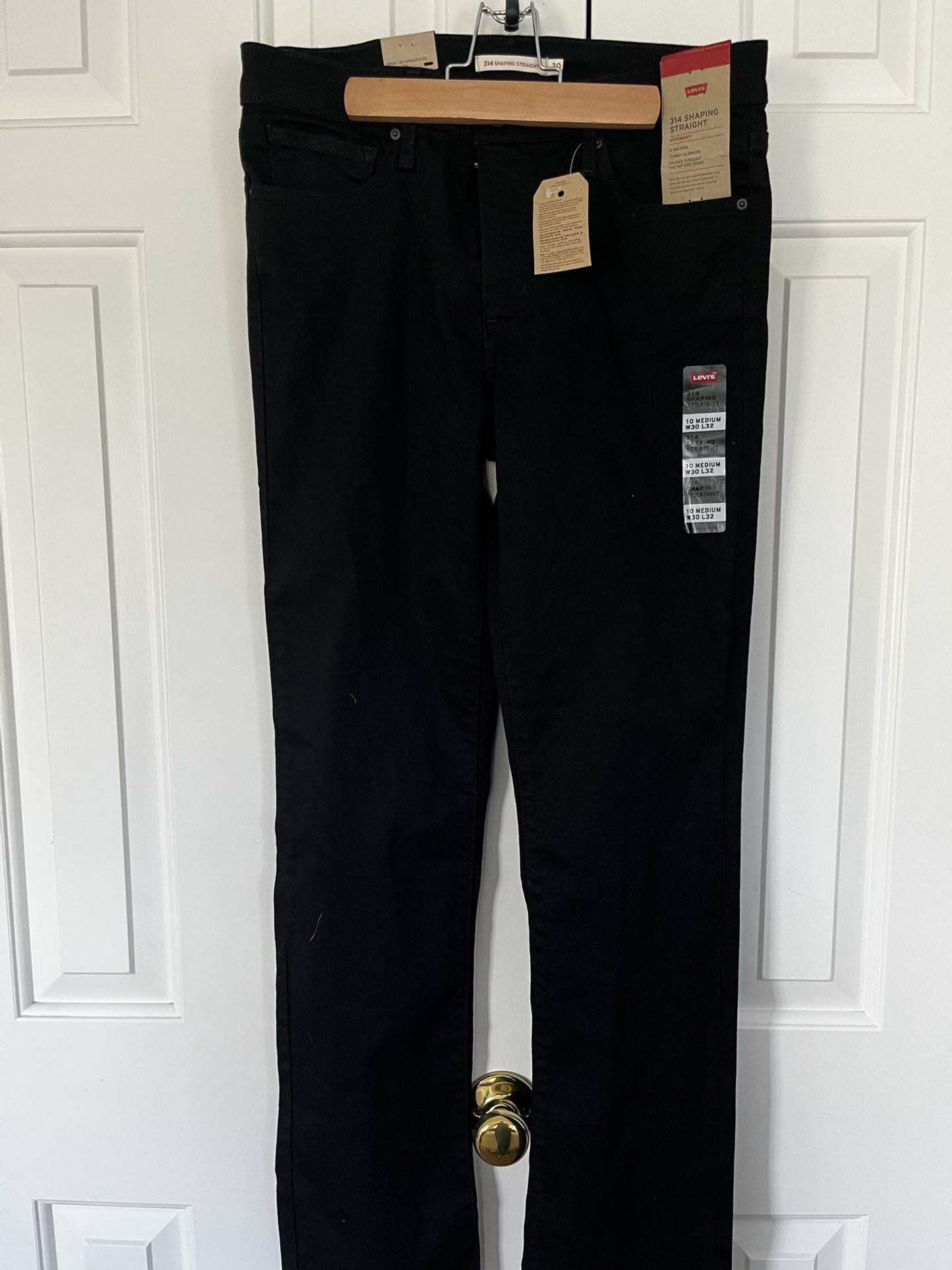 Womens Levi’s 314 Jeans, New With Tags 