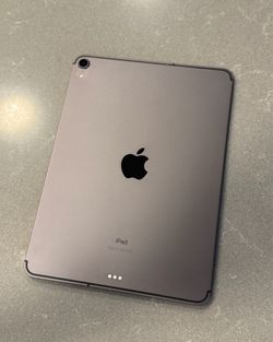Apple iPad Pro 11” 256GB Wi-Fi + Cellular – Case & Charger