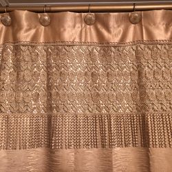 Beautiful Bathroom Gold Set.  Includes , Shower Curtain, 6 Piece Decrotive Towels .