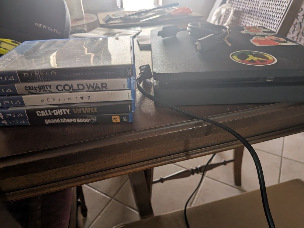 PlayStation 4 With 5 Games Original Box