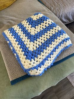 Beautiful Large Afghan blanket. Blue & White colors. size 65x62