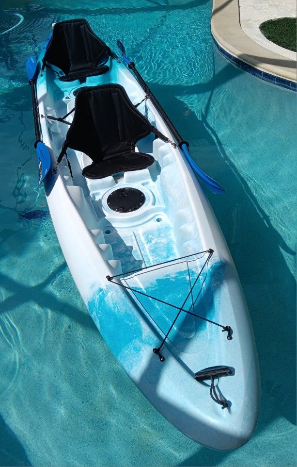 KAYAK 1-2-3 PERSON PERCEPTION RAMBLER13.5 WITH PADDLES