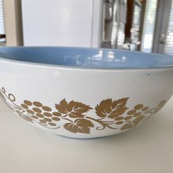 PYREX 444 “Golden Grapes”4 Quart Cinderella Mixing Bowl Crafted From Solid Delphite Blue Glass 