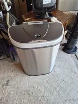 18.5 Gallon trash can