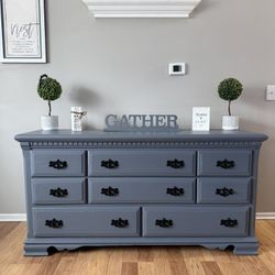 ✨🩶Beautiful Solid Oak Dresser🩶✨