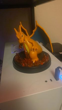 Charizard Premium Collection Box Figure 