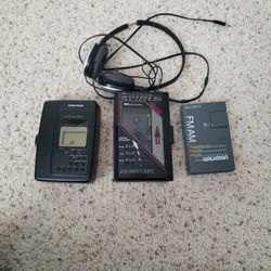 3 Walkman Style Radios