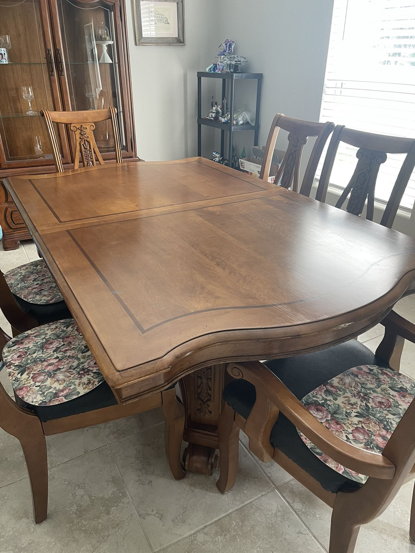 Dining Table & Chairs