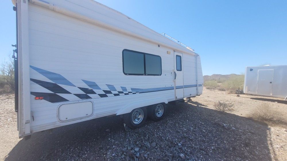 2000 WEEKEND WARRIOR TOY HAULER - $7,800 (SOUTHEAST VALLEY)