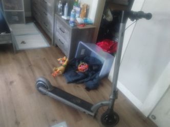 Fifthwheel electric scooter needs charger