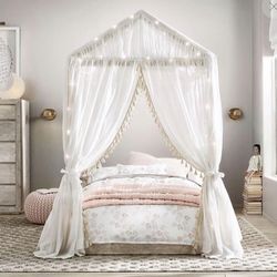 Restoration Hardware Cole House bed w/ Tassel (Twin)
