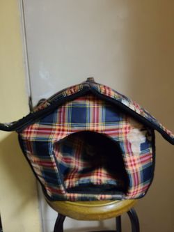 Plaid Fabric Pet House Bed