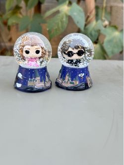Set of  harry potter snow globes