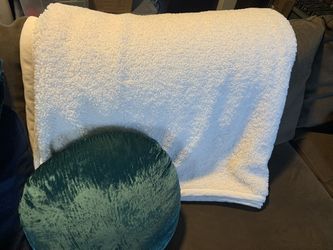 New Pottery Barn Cozy Teddy Ivory Throw Blankets