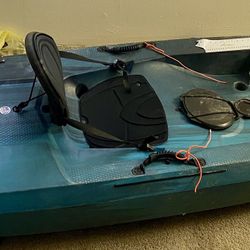 10’ Kayak With Fishing Pole Holder