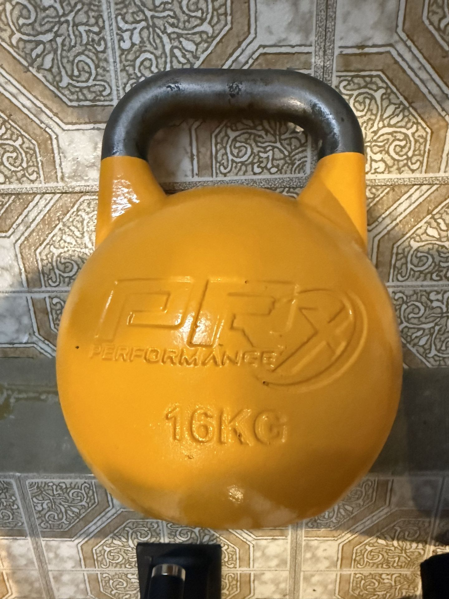 Kettle Bell Pro Grade Yellow 16kg/35.274 lbs