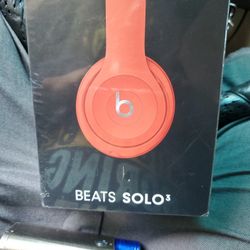 Beats By Dre On Ear Wireless Headphones  With Case.