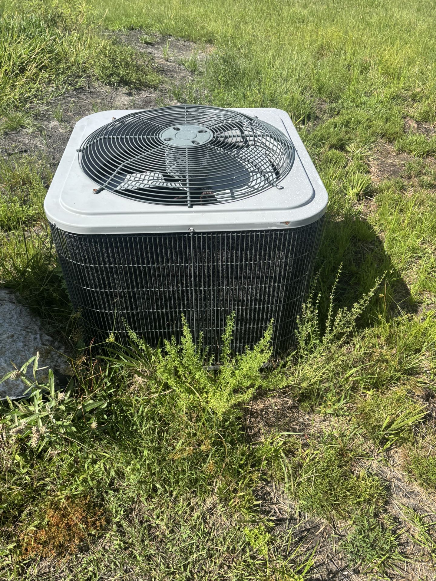AC UNIT USED SOLD AS IS