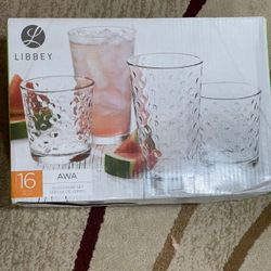 16 Piece  AWA Glassware Set 
