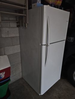 Refrigerator 