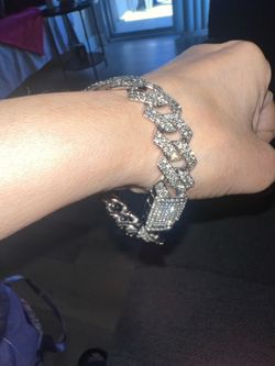 Iced Out Cuban Link Bracelet – LARGE SIZE 8.5" – Unisex – Silver Plated 💎