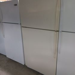 Roper Top And Bottom Refrigerator Works Good 👍