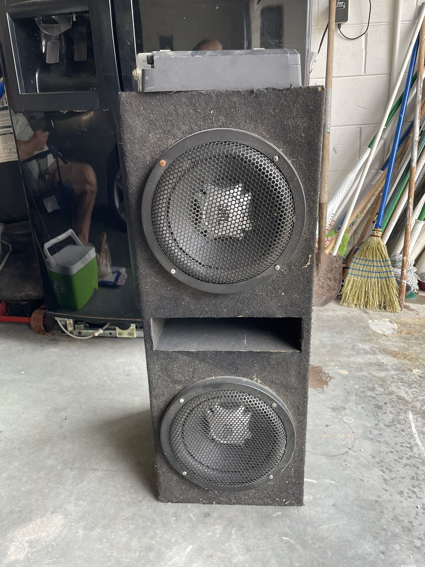 10” SUBS WITH 1000 Watt Amp And Capacitor