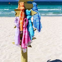  "Luxurious Turkish Cotton Beach Towel - Perfect for Summer Fun!"