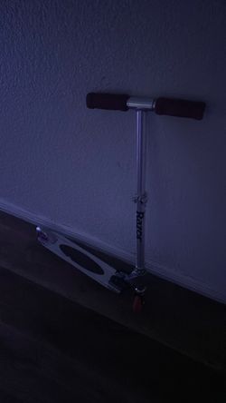 A razor scooter for a kid