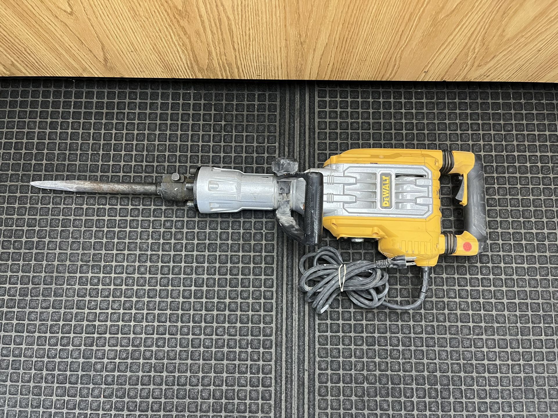 Dewalt D25901K Demolition Hammer