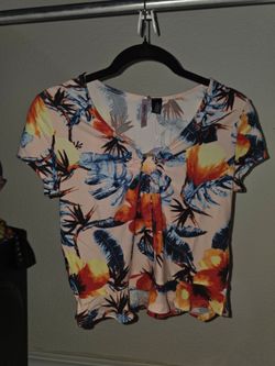 Women’s Tropical Floral Top Size Small New