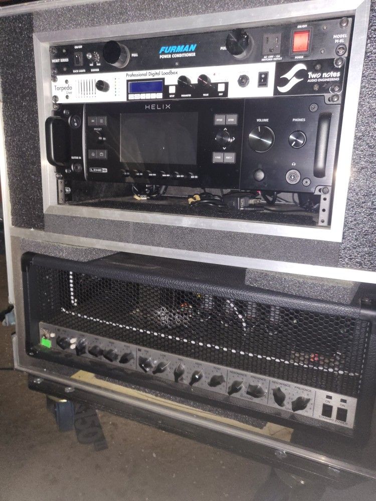 Line Helix Rack With Peavey 5150 II & More Rack Case
