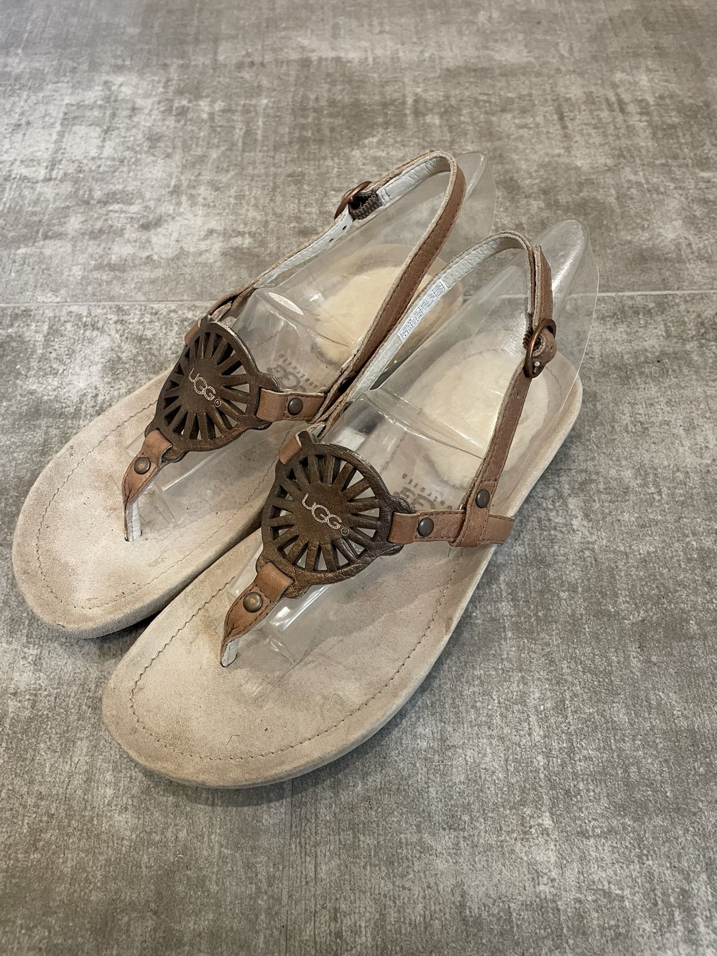 Ugg Ayden Circle Logo Leather Thong Sandals Size 6