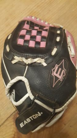 Girls baseball glove