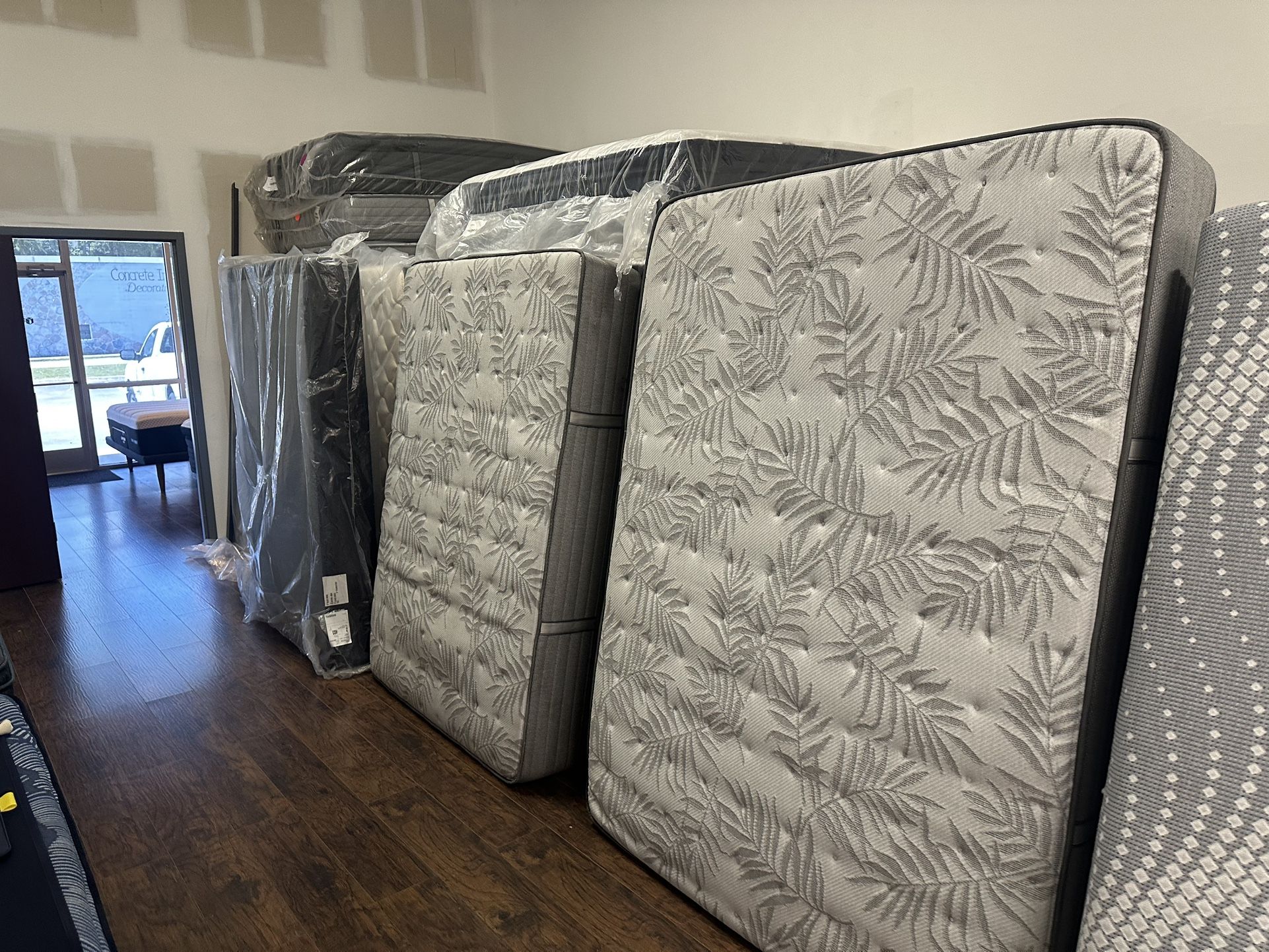 Get a Brand New Mattress Today at Ridiculously Low Prices!