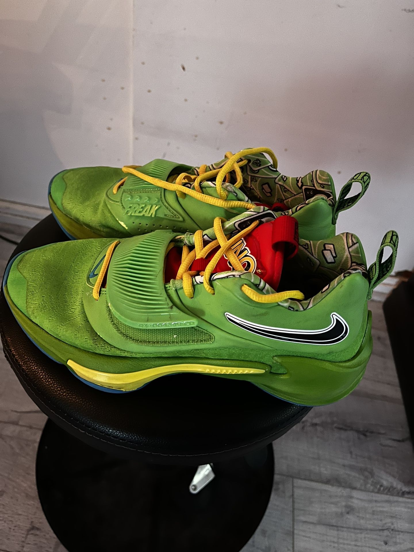 Giannis Uno 1s (read Bio)