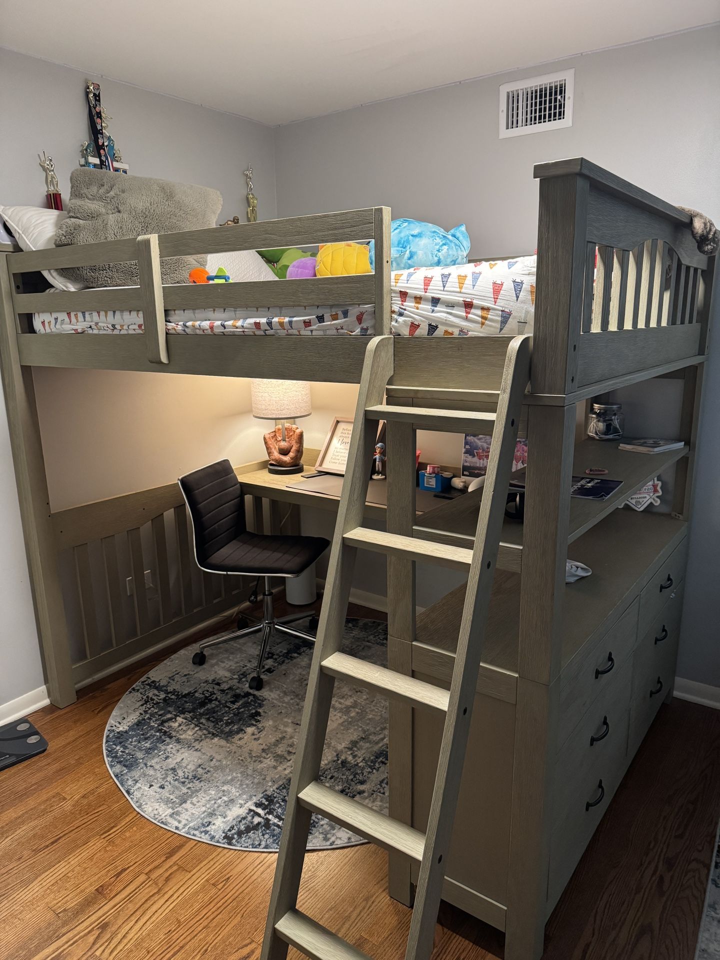 Kid’s Lofted Bedroom Set