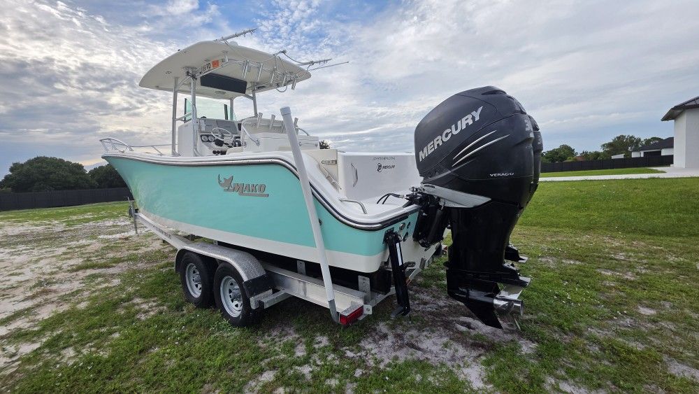 MAKO 284 DEL 2014 VERADOS 300 CON 500 HORAS TRAILER 2023 ESTA EN NAPLES INTERESADOS LLAMAME 786@915@2829