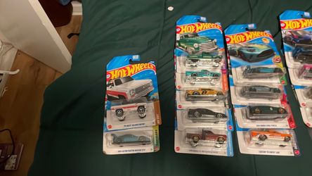 Hot Wheels Die-Cast Cars Lot New in Packag