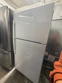 White Top-Freezer Refrigerator