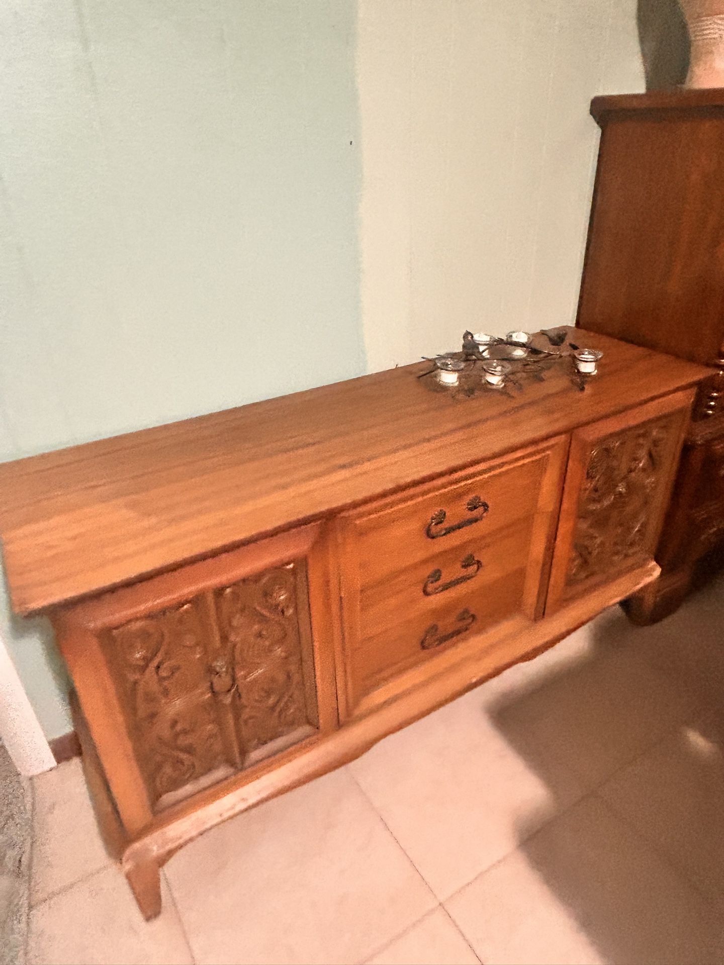 Table/dresser