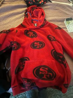 Woman’s 49ers sweater