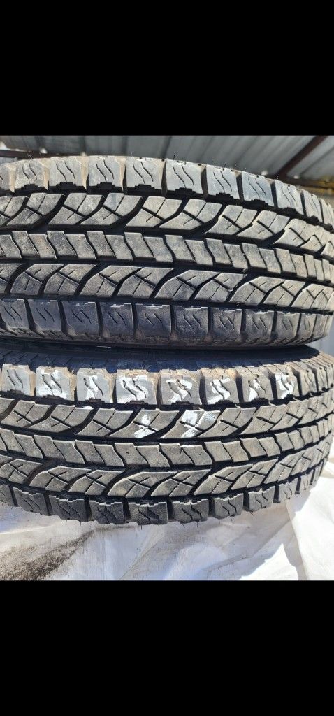 Vendo 2 Llantas Usadas 215 75 15 L T 