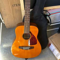 YAMAHA GUITAR 