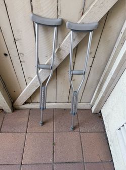 Metal Adjustable Crutches - Pair of 4’6 - 5’2” Range Used In Good Condition.