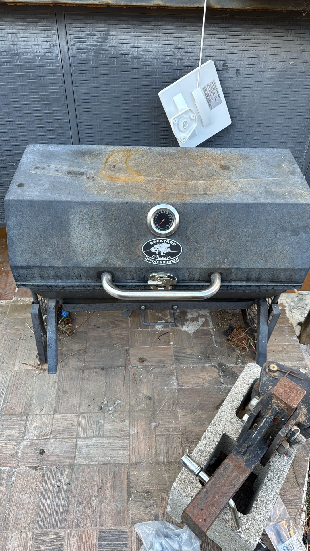 Smoker / Grill?? Never Used 150$