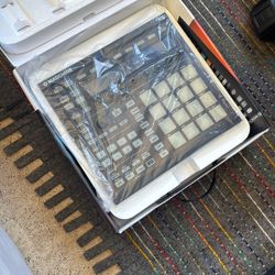 Native Instruments Maschine Mk2
