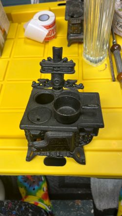 Vintage “salesman sample repro” cast iron stove