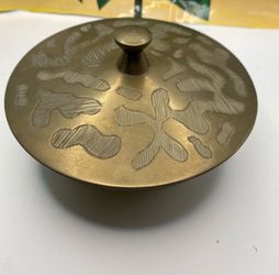Vtg brass container with lid